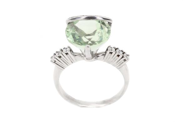 Серебряное кольцо с зеленым кварцем и фианитами 11816-1, уточнюйте
