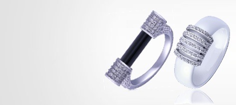 Серебряные кольца с ювелирной керамикой в черном и белом цвете