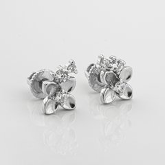 Серебряные серьги -гвоздики Цветы с фианитами 121097-4, Белый