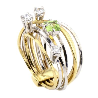 Фото Золотое кольцо с хризолитом и фианитами 11138chr