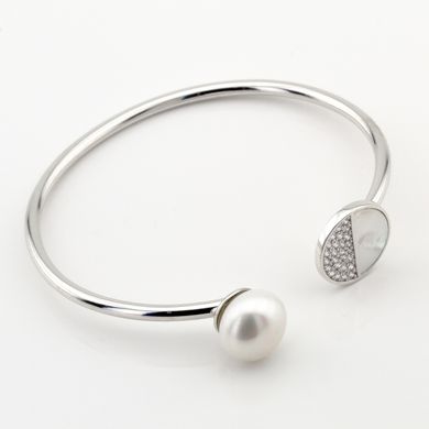 Жесткий серебряный браслет (им. жемчуга, фианитами, перламутр) B15524