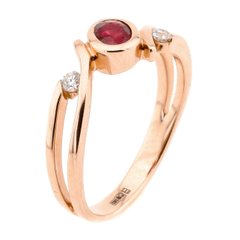 Фото Золотое кольцо с рубином и бриллиантами YZ25222