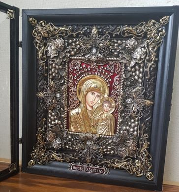 Фото Ікона Казанська Божа Матір в кіоті з дерева