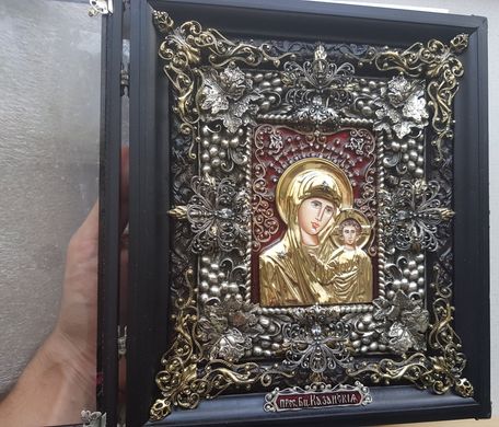Фото Икона Казанская Божья Матерь в киоте из дерева