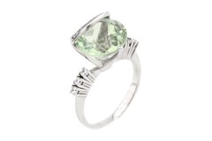 Серебряное кольцо с зеленым кварцем и фианитами 11816-1, уточнюйте
