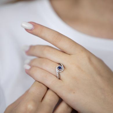 Фото Золотое кольцо с сапфиром и бриллиантами RO08278
