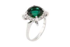 Серебряное кольцо с зеленым кварцем нано и фианитами 11334-1, уточнюйте