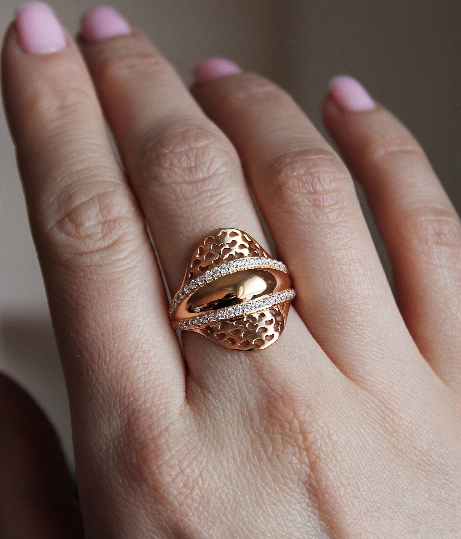 Необычные женские кольца из золота