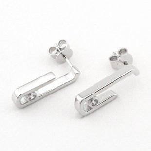 Серебряные серьги гвоздики "G"