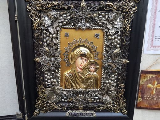 Фото Ікона Казанська Божа Матір в кіоті з дерева з сухозлітним золотом