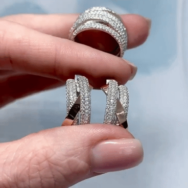 Женский серебряный набор с золотыми пластинами: серьги и объёмное кольцо